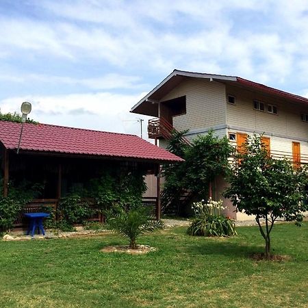 Мини-Отель На Агрба 22А Pitsunda Exterior foto