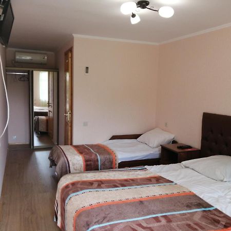 Мини-Отель На Агрба 22А Pitsunda Exterior foto