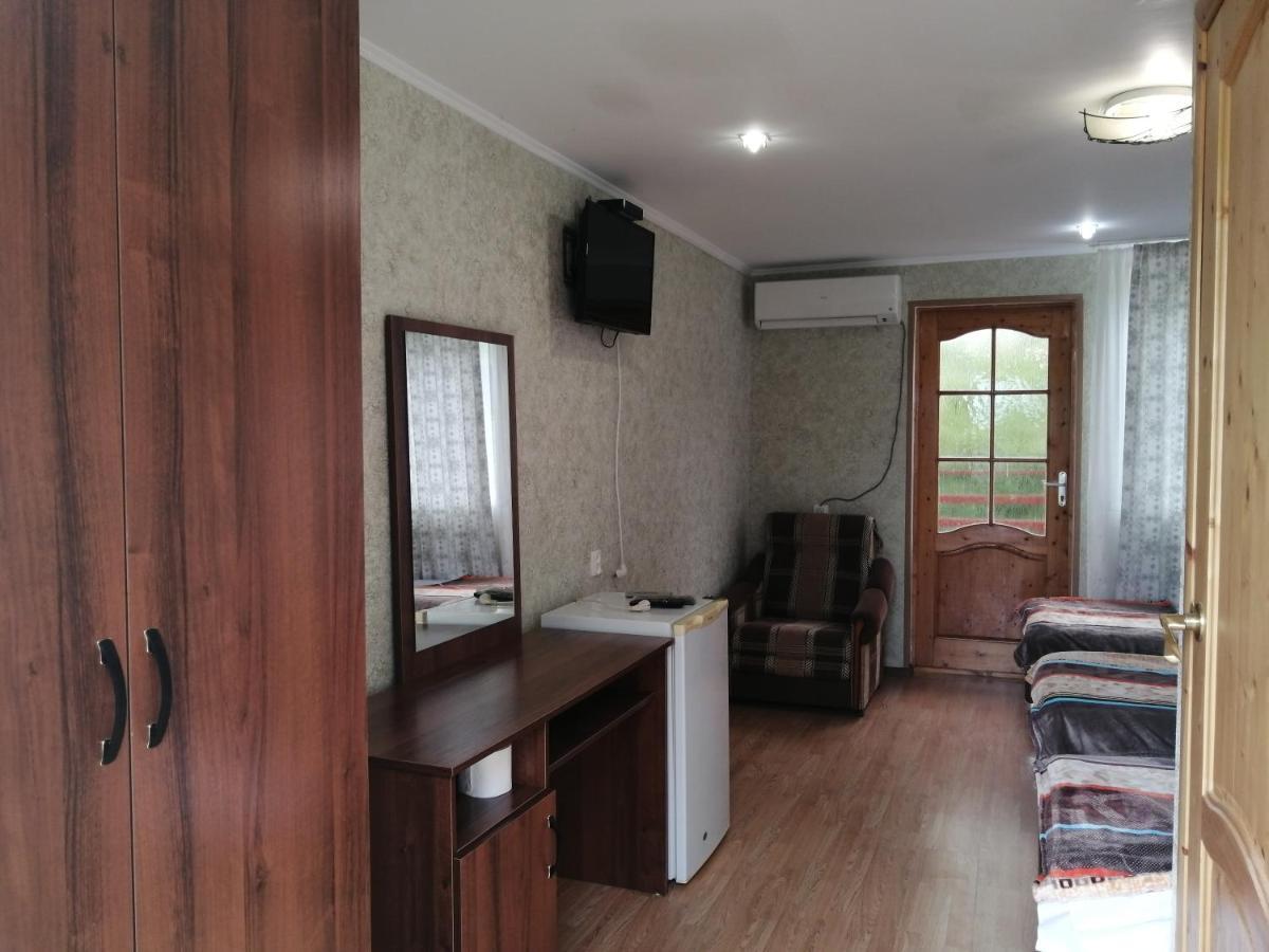 Мини-Отель На Агрба 22А Pitsunda Exterior foto