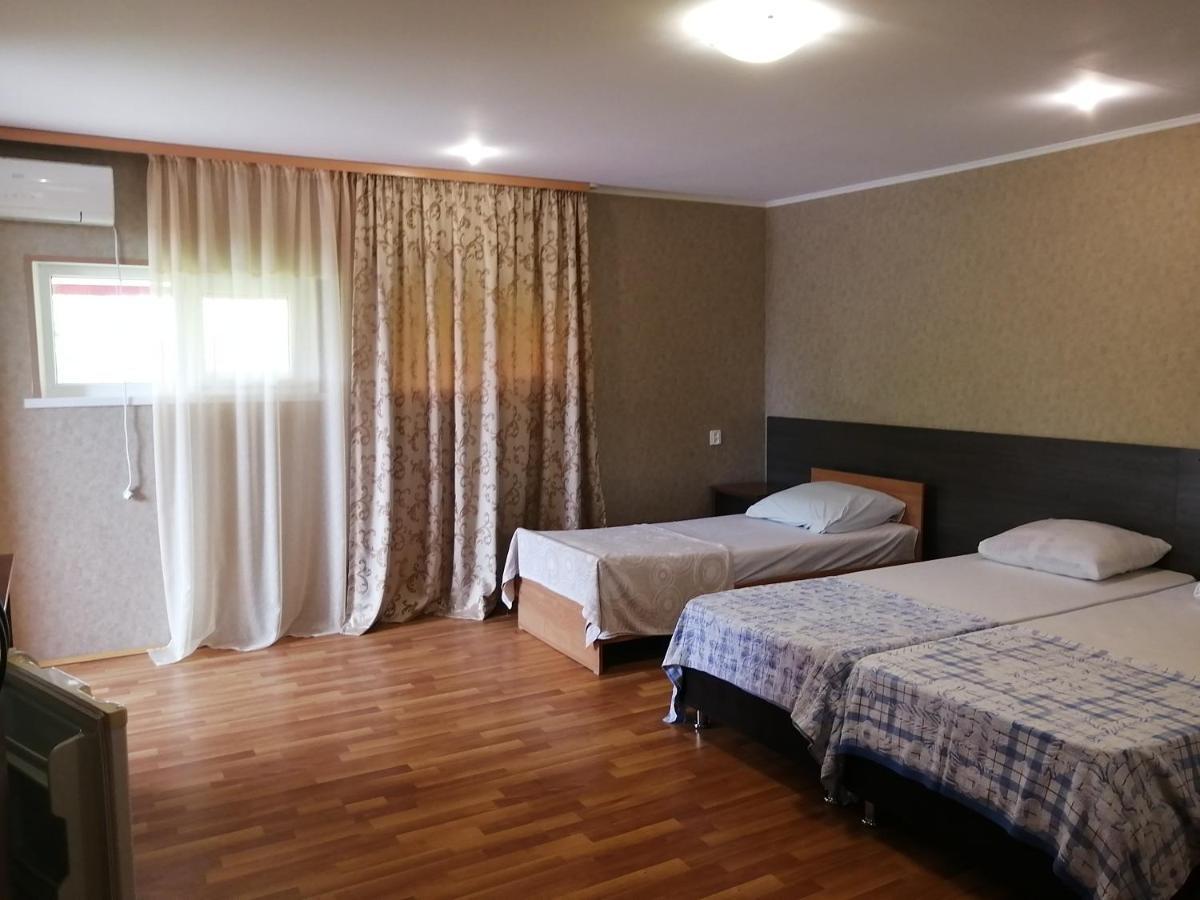 Мини-Отель На Агрба 22А Pitsunda Exterior foto