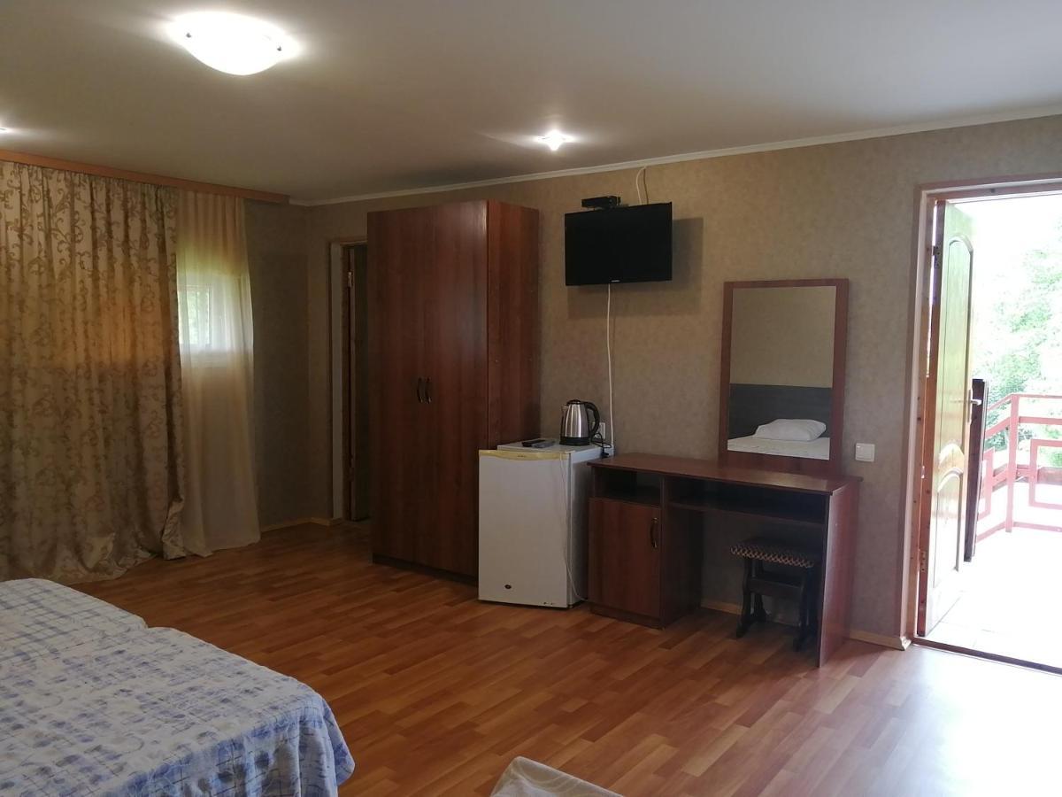 Мини-Отель На Агрба 22А Pitsunda Exterior foto