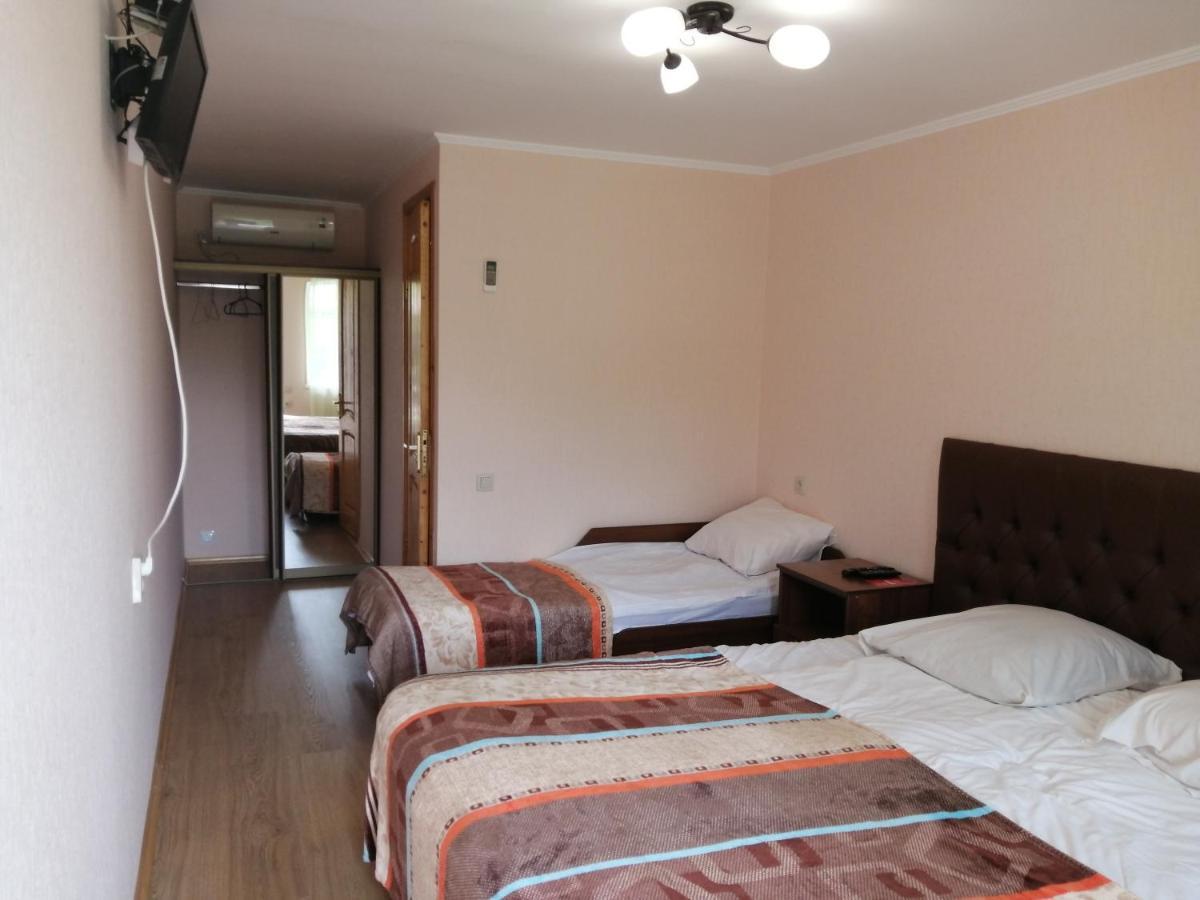 Мини-Отель На Агрба 22А Pitsunda Exterior foto