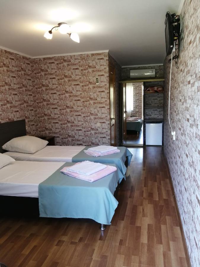 Мини-Отель На Агрба 22А Pitsunda Exterior foto